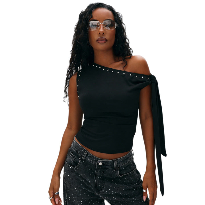 Glamorøs dame topp med one-shoulder snitt og skinnende steiner. Svart, elegant festtopp for din neste anledning.