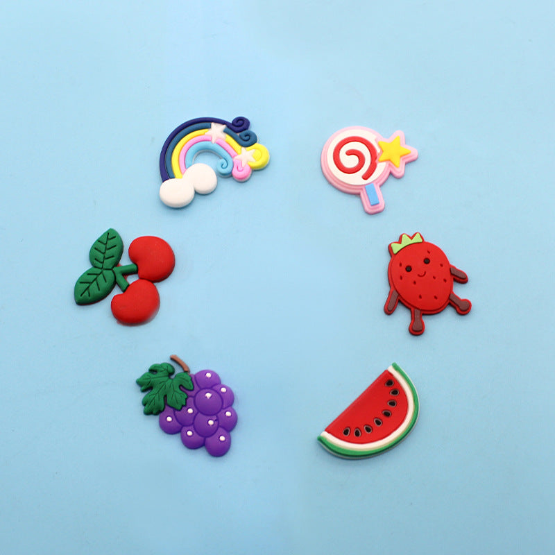 Søt fargerik lollipop-pin. Unisex brosje med godteri-design, lekent tilbehør til jakke, veske eller genser.