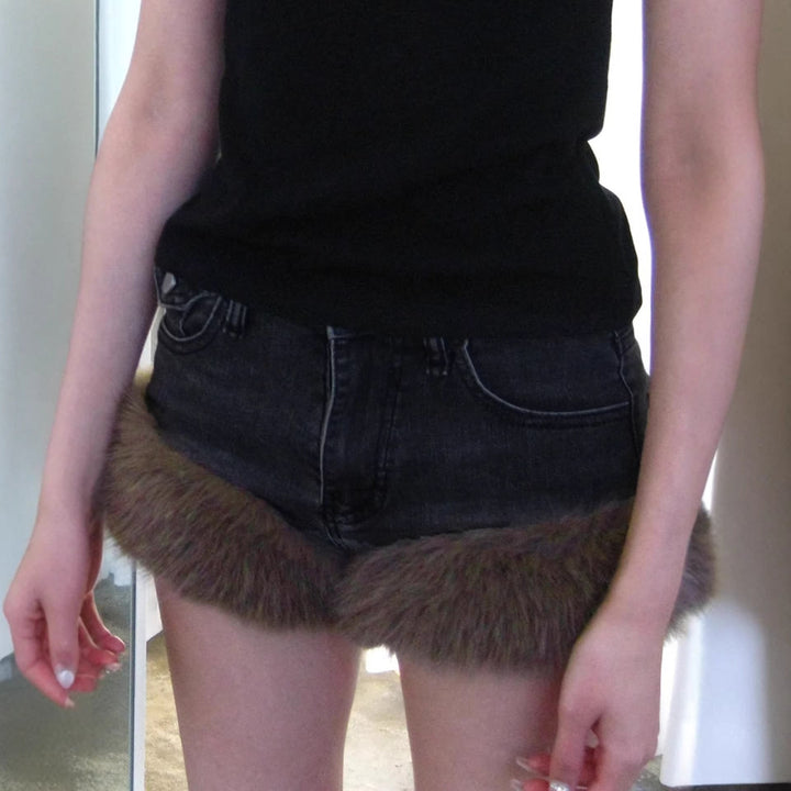Mote denimshorts for kvinner, elegante jeansshorts med dekorativ kant, stilige for sommeren.