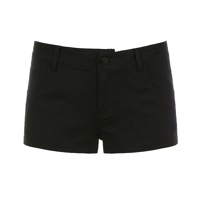 Lette og pustende sommershorts for kvinner. Svarte mønstrede fritidsshorts i en komfortabel og stilfull design.