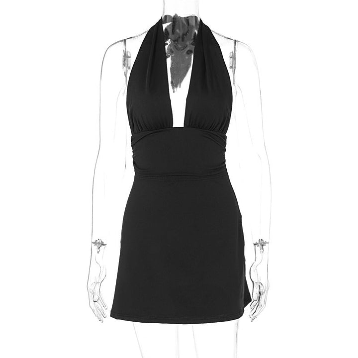 Moteriktig dame badedrakt med elegant V-hals design for en chic og komfortabel sommerlook.