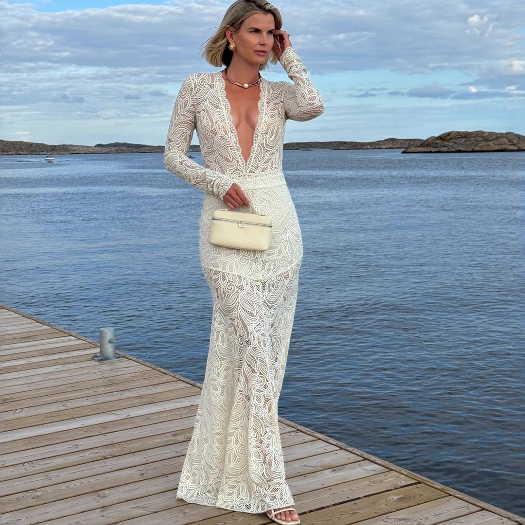 Elegant dameskjørt i blonde med høy midje og intrikate blomsterbroderier, perfekt for fest.