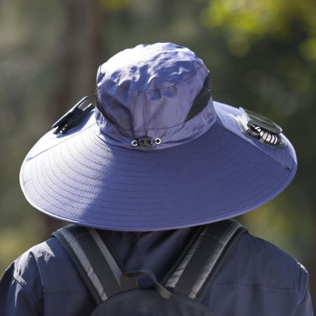Robust turhatt med mesh-paneler, ideell for camping, fjellturer og solrike dager.