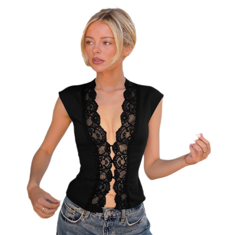 Raffinert dame blondetopp med elegant design og dyp V-hals, en must-have for moteriktige kvinner.