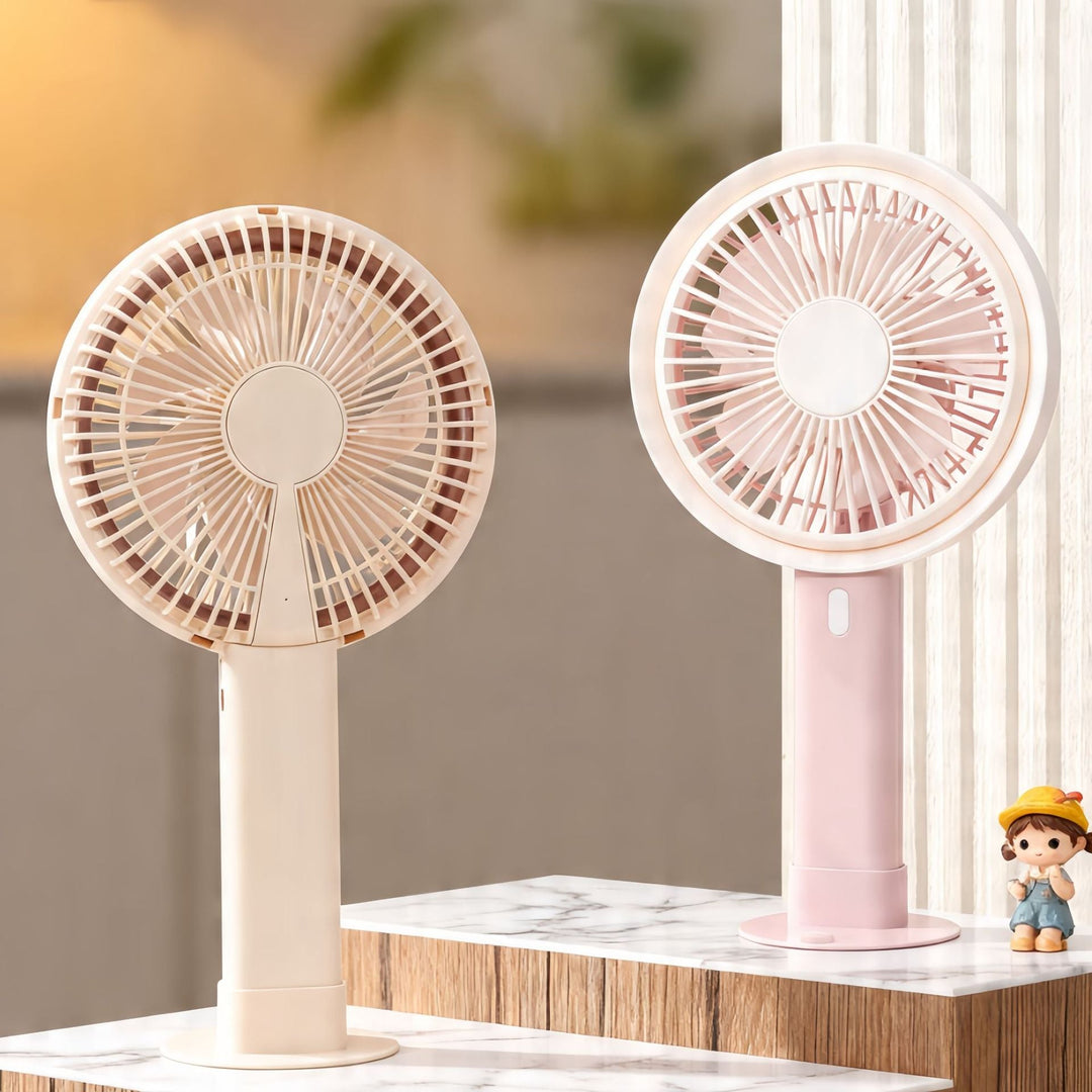 Beige bærbar USB bordvifte med justerbar luftstrøm for kontor eller hjemmebruk.