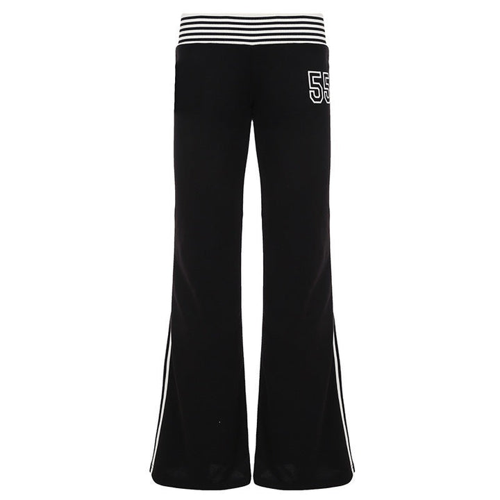 Trendy svarte joggebukser for kvinner med flared ben og dynamiske sidestriper. Elastisk midje for komfort.