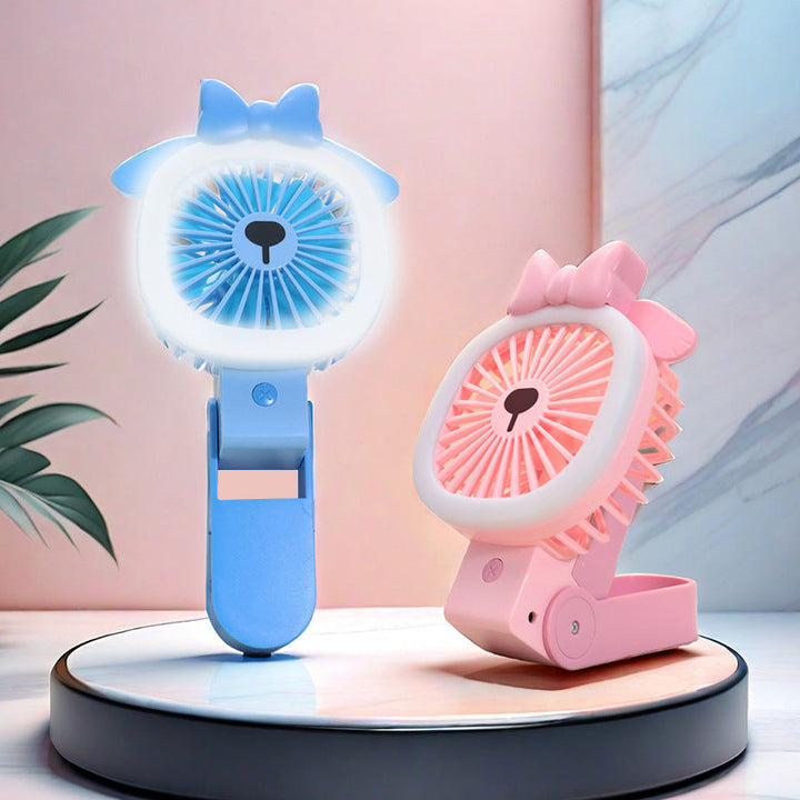Liten, bærbar minivifte for dame gir kjølig komfort. Perfekt som reisevifte eller personlig usb-vifte.