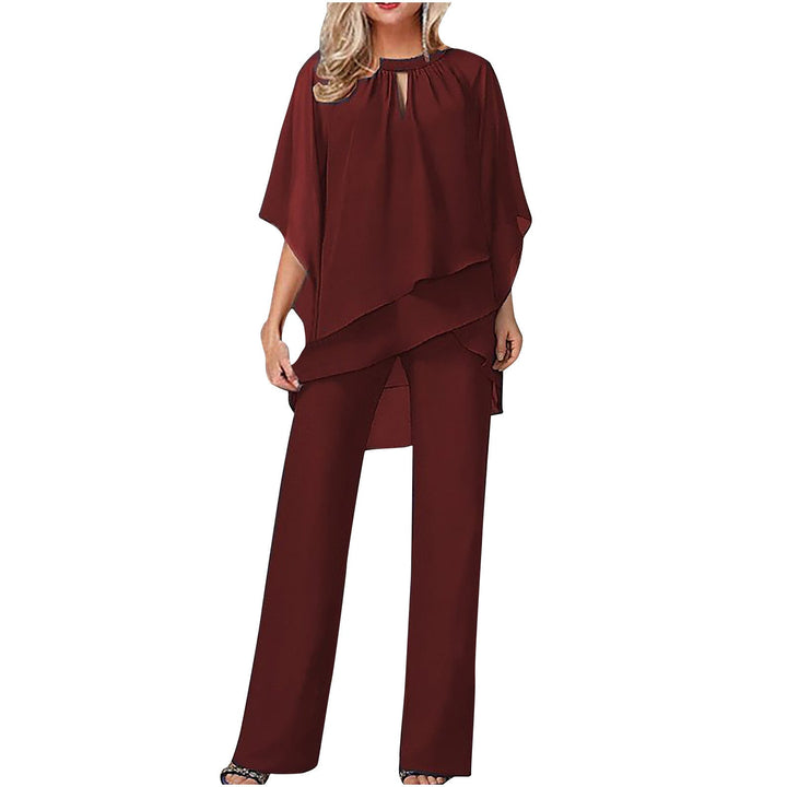 Moderne dameklær: Asymmetrisk ensemble med stilfull topp og brede bukser for en elegant look.