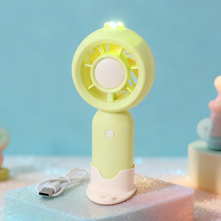 Minivifte for skrivebordet med LED-lys og USB-strøm. Gir frisk luft og er enkel å transportere.