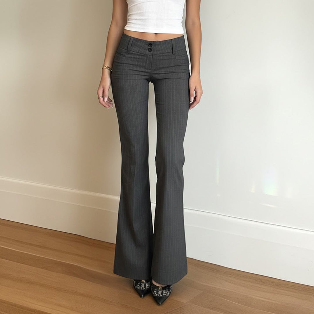 Stilige dame flared jeans med stripemønster og høy midje. Allsidig bukse for vår, sommer og hverdag.