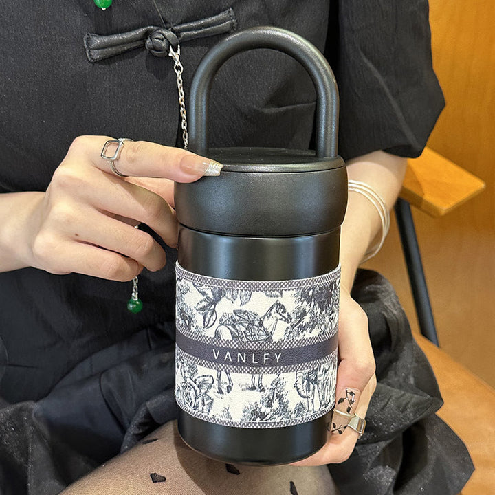 Stilren 420ml isolert drikkeflaske for kvinner med praktisk håndtak. Perfekt design for kontor, trening eller reise.