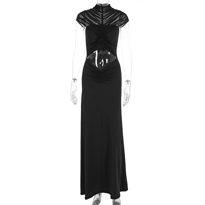 Glamorøs svart aftenkjole for galla eller bryllup, med høy hals og diskrete cutouts. Lang damekjole.