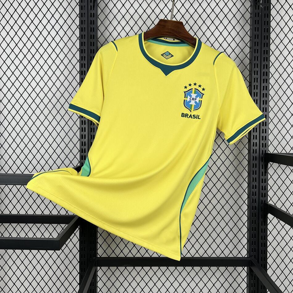 Brasil Fotballdrakt 2026 for supportere. Gul og grønn landslagsdrakt, perfekt for fotballfans og som gave.