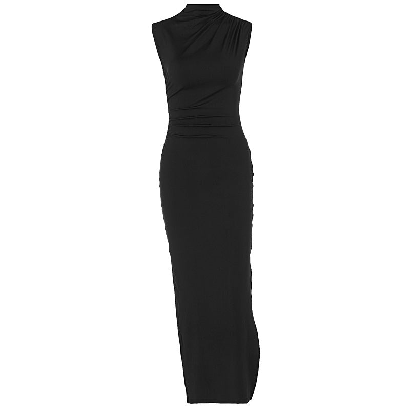 Moderne damekjole; elegant omslagskjole med figursydd passform og dramatisk høy splitt.