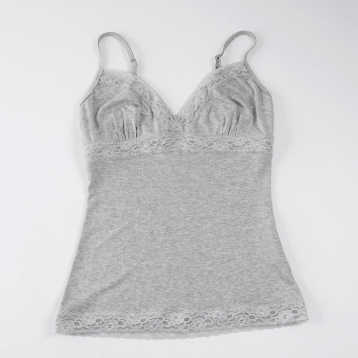 Trendy blondetopp for dame med justerbare spaghetti-stropper. Ideell for en elegant hverdags- eller festlook.