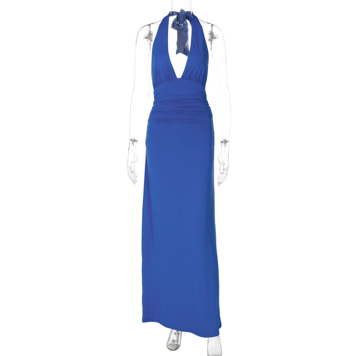 Klassisk elegant halter-maksikjole for dame. Flatterende langkjole med drapering, perfekt for fest og store begivenheter.