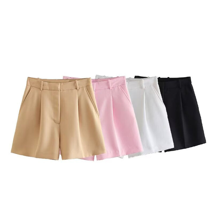 Dame shorts med høy midje og praktiske lommer. Perfekt for sommer, fritid og en elegant stil.