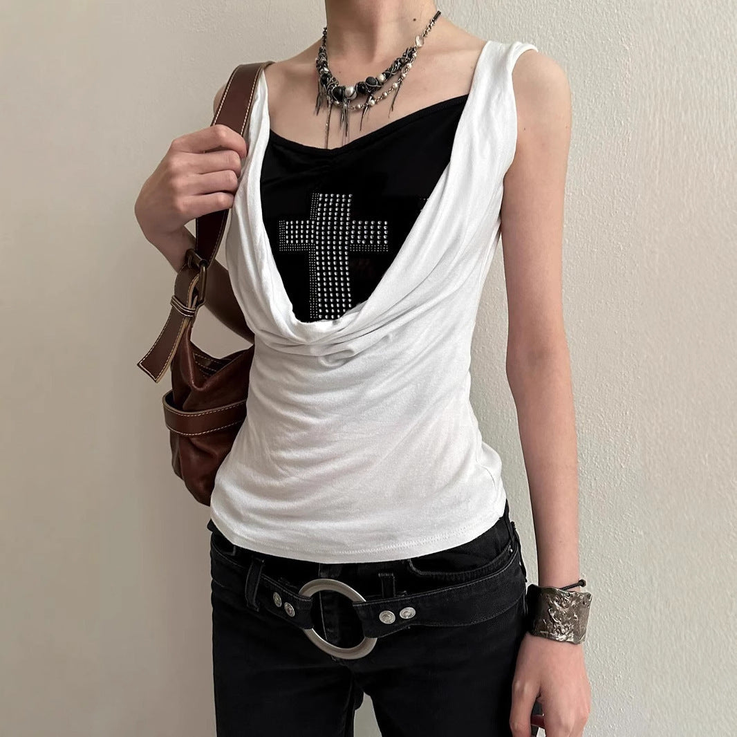 Hvit dame topp med glitrende korsdesign for en elegant festlook.