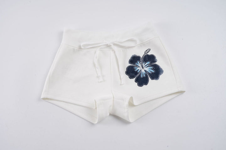Dame shorts med fargerikt blomstermønster og bredt, komfortabelt midjebånd. Optimal bevegelsesfrihet.