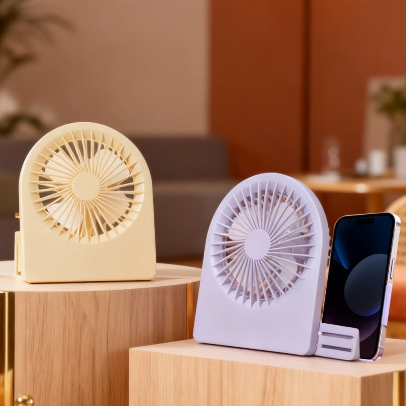 Stillegående liten USB-vifte, perfekt for skrivebordet, gir behagelig kjøling uten forstyrrelser.