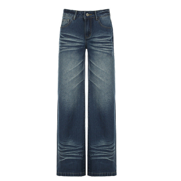 Detaljbilde av dame vidje jeans, høy midje. Blå vintage-stil jeans med komfortabel passform.