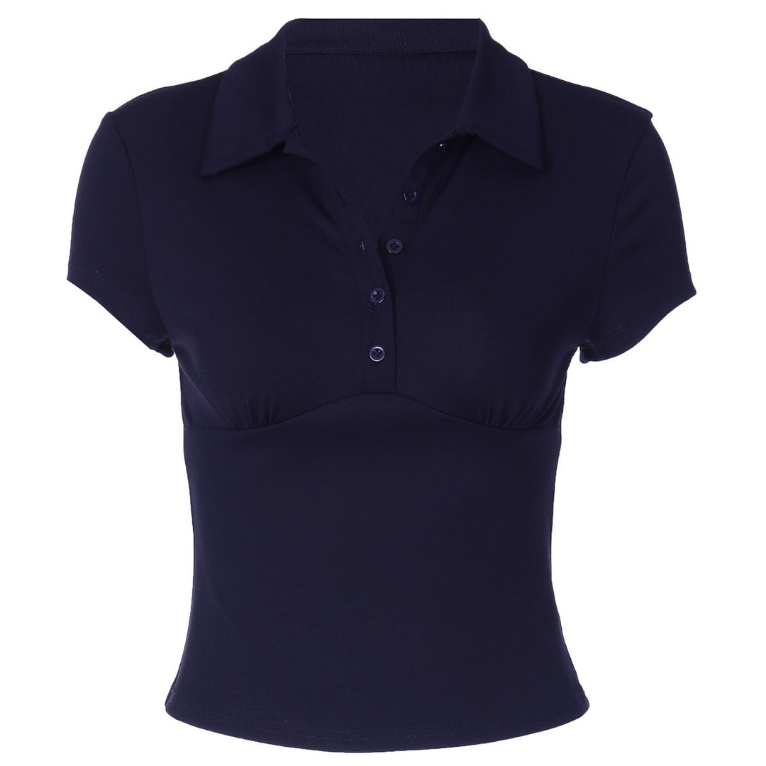 Damer figursydd poloshirt i frisk blå, kortermet og komfortabel for en stilfull hverdag.