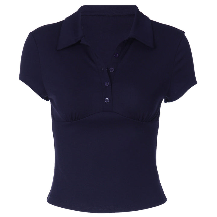 Damer figursydd poloshirt i frisk blå, kortermet og komfortabel for en stilfull hverdag.