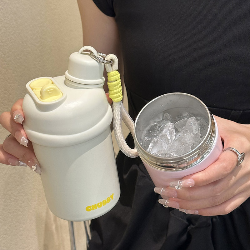 Kompakt og lett 420 ml sportsflaske for kvinner. Enkel å bære for optimal hydrering i hverdagen.