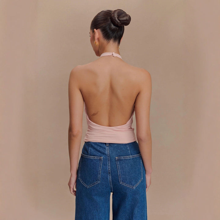 Rosa volangtopp for kvinner med høy hals. En trendy og elegant bluse for fest eller hverdag.