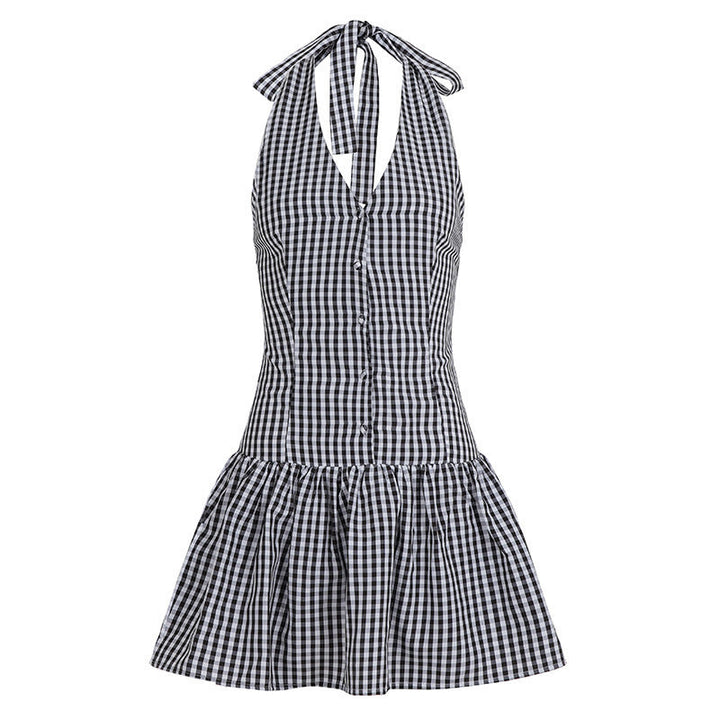 Moteriktig damekjole med V-hals, feminin swing og pyntet med elegante knappdetaljer.