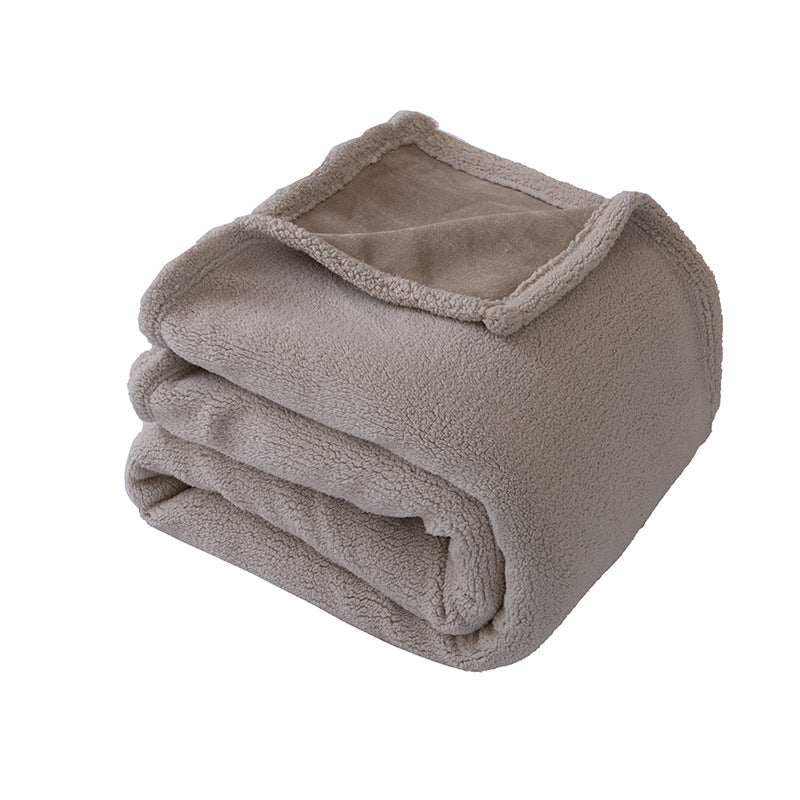 Elegant brunt mikrofiber kosepledd. Mykt damepledd som forbedrer interiøret og gir varm komfort til hjemmet.