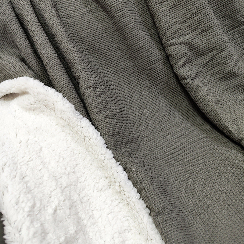 Mykt kosepledd i mikrofiber og fleece for dame, perfekt til sofa og seng.