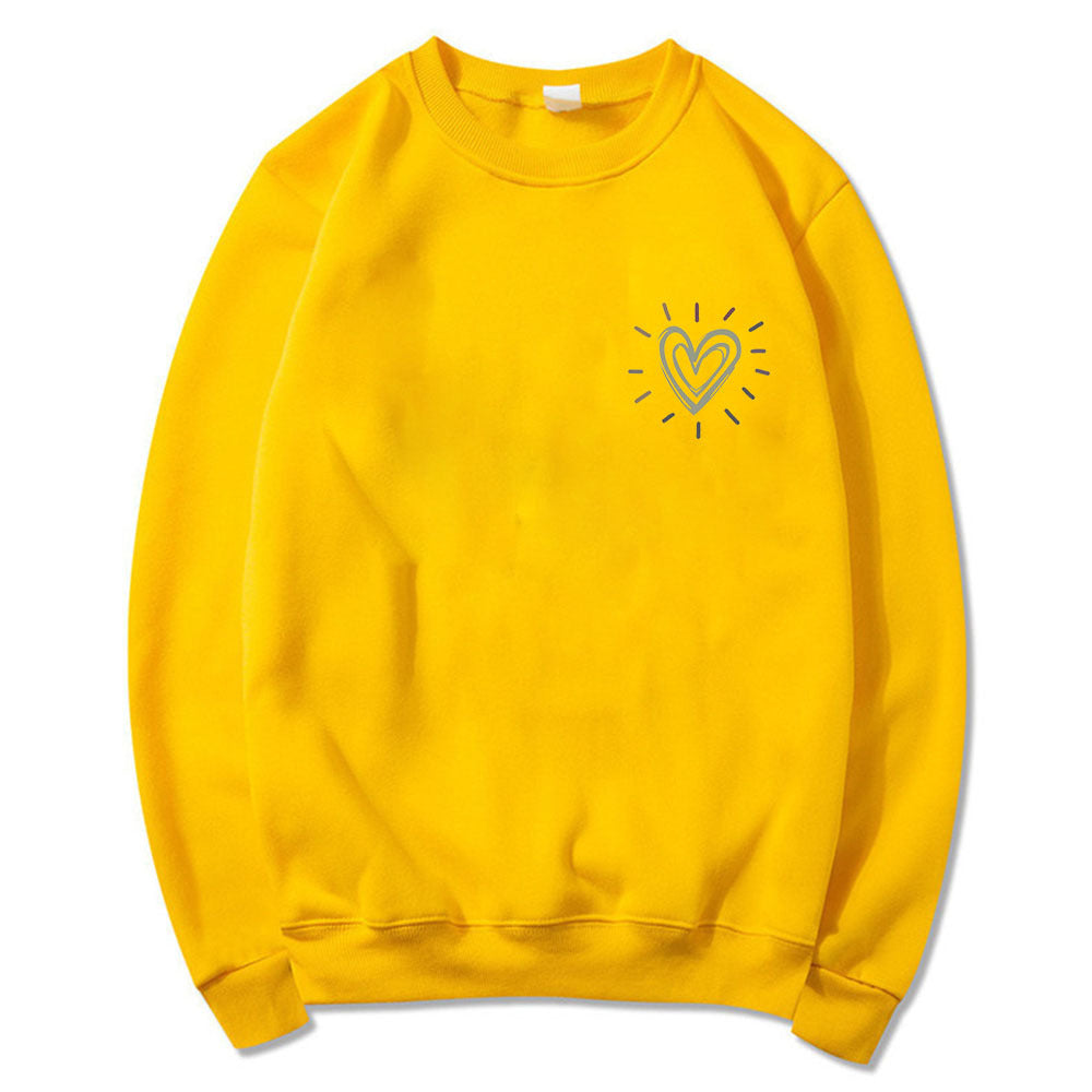 Komfortabel oversized sweatshirt til dame med hjerte-motiv. Perfekt for hverdagsbruk og avslapning.