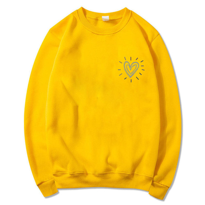Komfortabel oversized sweatshirt til dame med hjerte-motiv. Perfekt for hverdagsbruk og avslapning.