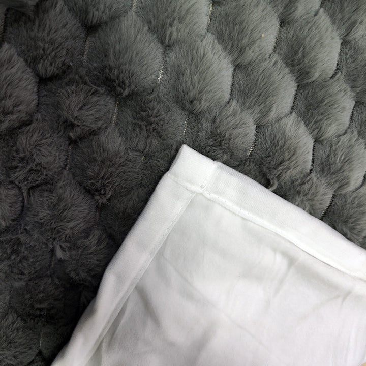 Mykt og varmt grått fleece teppe for dame. Ideelt koseteppe som gir komfort og luksus for koselige stunder.