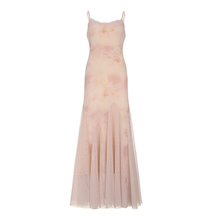 Vakker blomstret maxikjole for dame. Elegant festkjole med V-hals, ideell for spesielle anledninger og sommer.