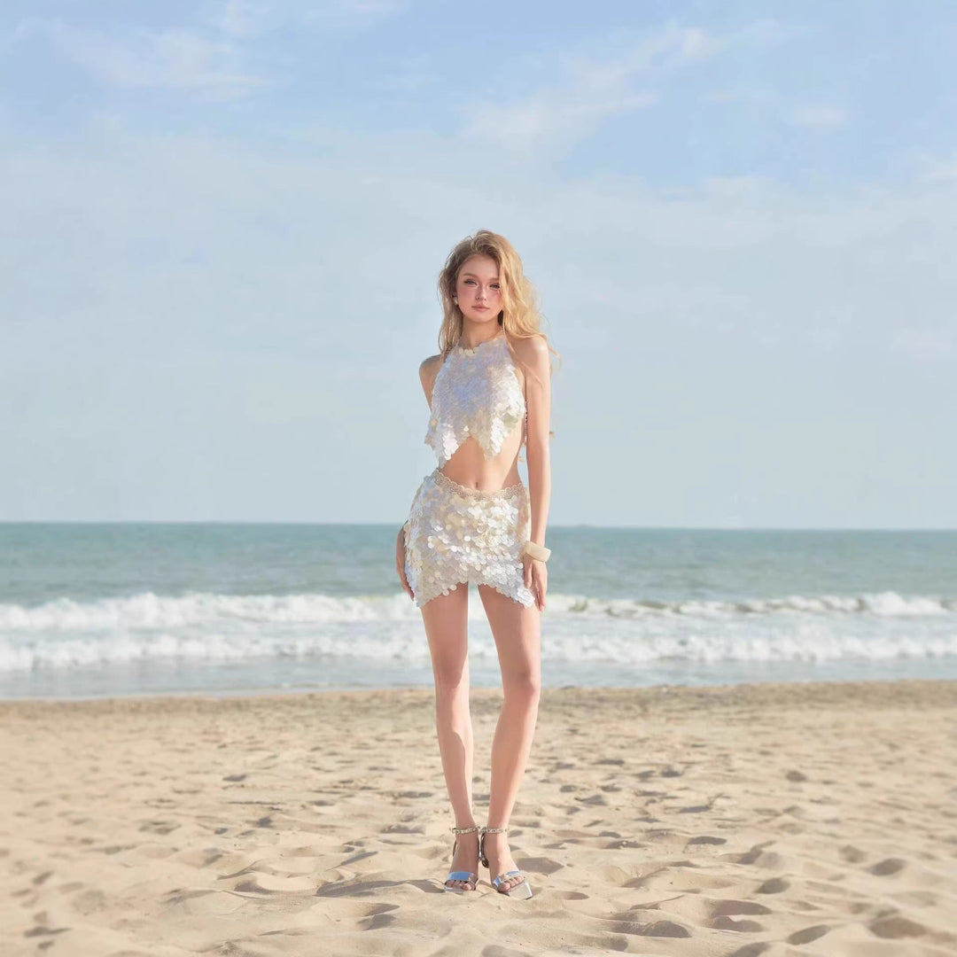 Stilfullt bikinisett med unik skjell-design til dame. Perfekt strandmote for sommerens badeferie.