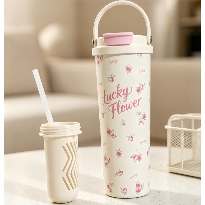 Isolert drikkeflaske 700 ml med elegant blomsterdesign og smart sugerør. Holder drikken kald lenge.