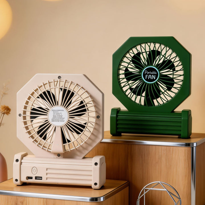 Beige USB bordvifte med justerbar fleksibel vinkel. Perfekt for personlig kjøling på kontoret eller hjemme om sommeren.