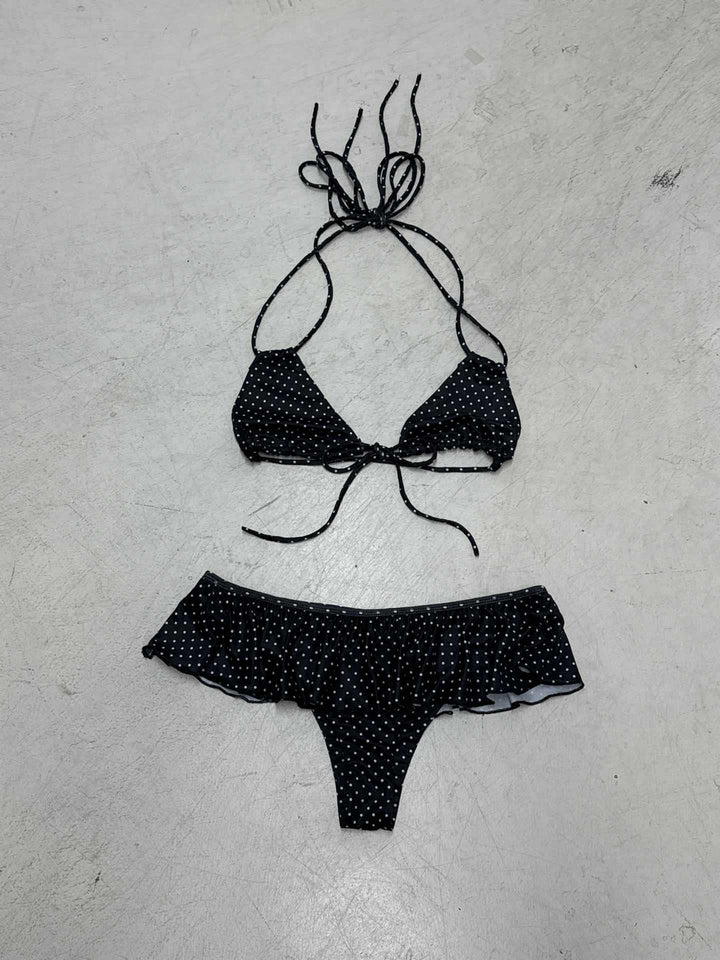 Allsidig dame triangel bikini med volanger og justerbare bånd; ideelt badetøy for sommer og bassengaktiviteter.