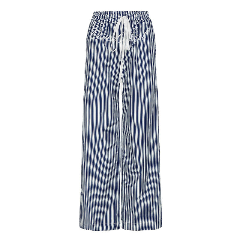 Blå-hvite stripete sommerbukser for dame, med vide ben, lommer og elastisk midje for hverdag og ferie.