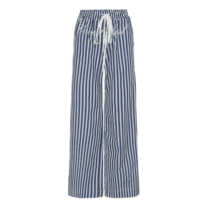 Blå-hvite stripete sommerbukser for dame, med vide ben, lommer og elastisk midje for hverdag og ferie.