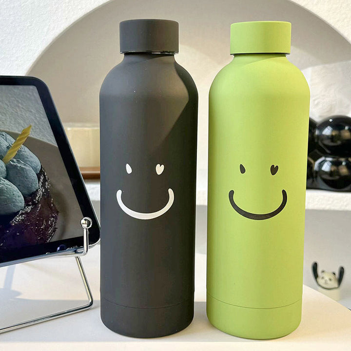 Stilig dameflaske med smilefjes, holder drikken temperert. Perfekt for kaffe, te eller vann.