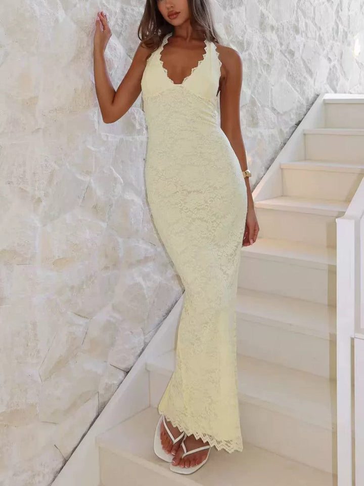 Vakker halterneck maxikjole for damer, perfekt som sommerkjole og elegant festkjole.