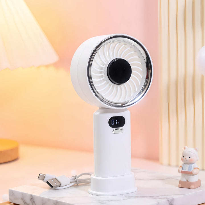Kjølende sommergadget: bærbar minivifte med digitalt hastighetsdisplay for damer.