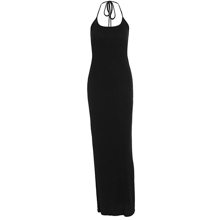 Klassisk stripet maxikjole med halterneck. Behagelig og elegant lang kjole, ideell for sommerdager.