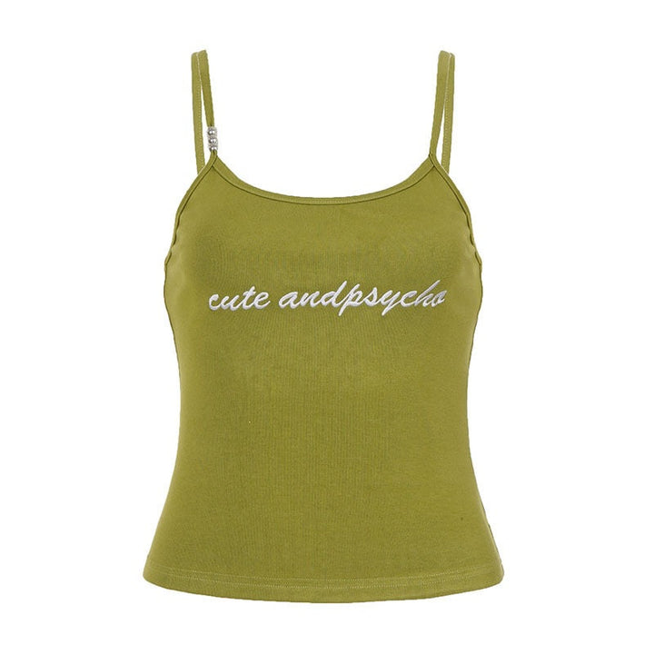 Dame spagettistropptopp i flere farger med brodert tekst. Motebevisst sommertopp med tynne, justerbare stropper.