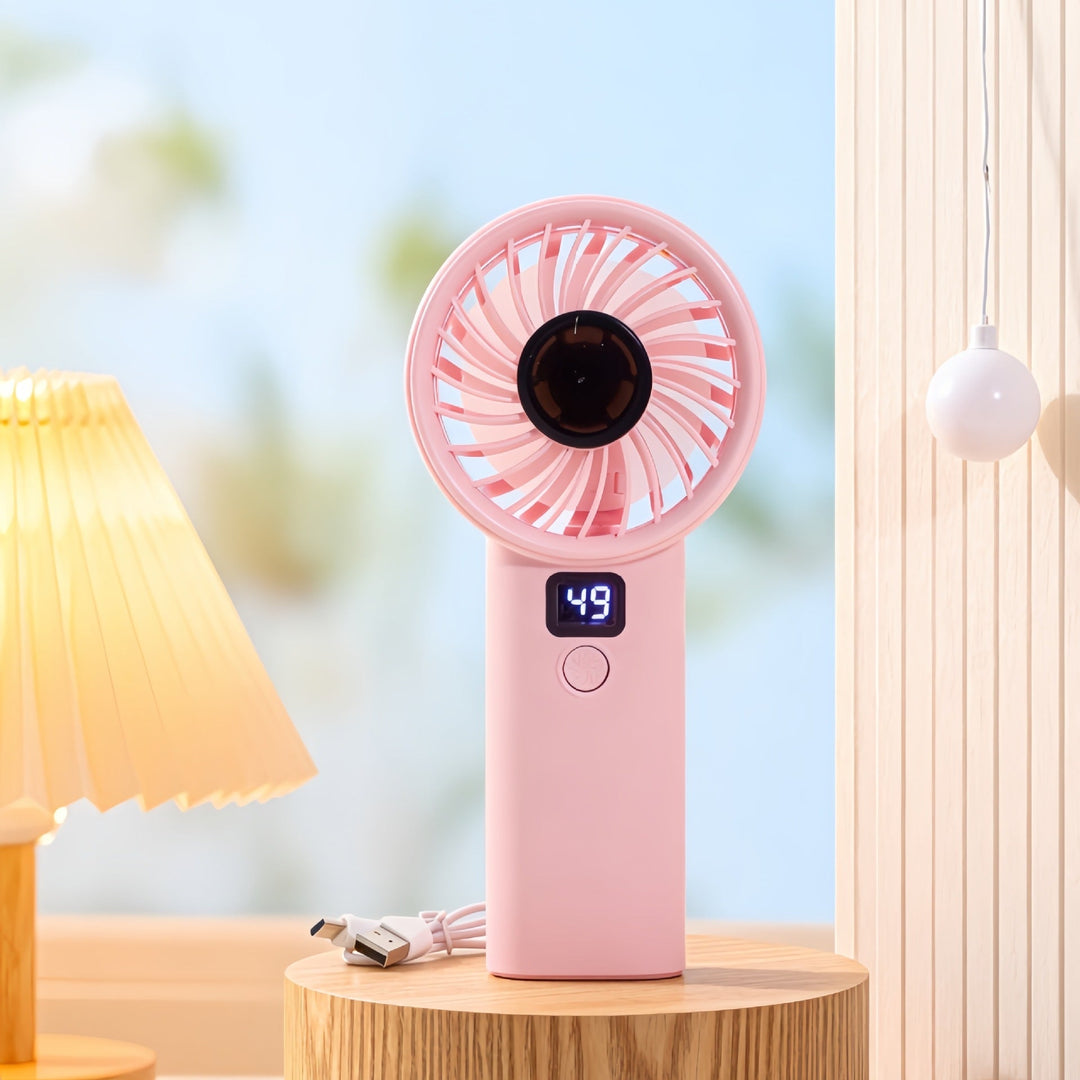 Elegant USB-vifte for kvinner, viser hastighet digitalt, ideell for kontor og reise.