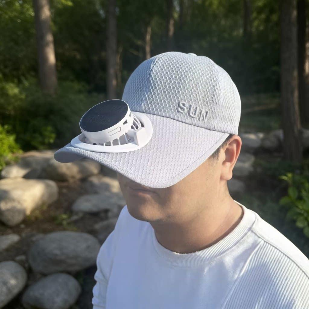Justerbar unisex solhatt med innebygd vifte for optimal solbeskyttelse. Pustende sommerhatt for fritid.