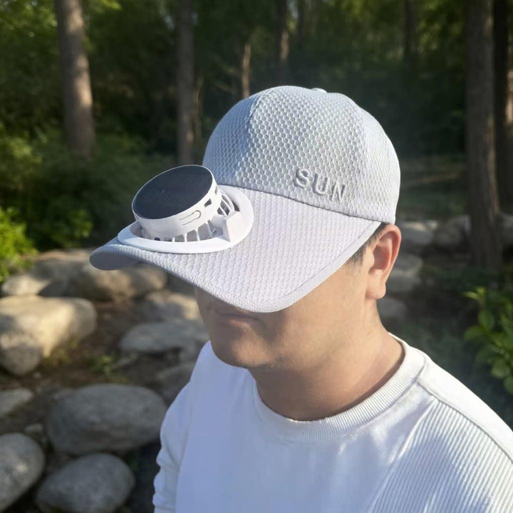 Justerbar unisex solhatt med innebygd vifte for optimal solbeskyttelse. Pustende sommerhatt for fritid.